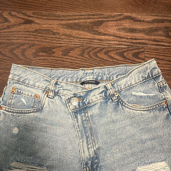 Size 8 Aeropostale Mom Shorts with Cross Buttons - Picture 3 of 3